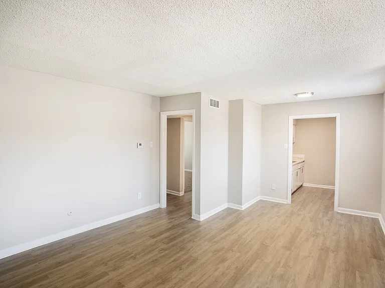 2728 N Buckner Blvd — Photo 13