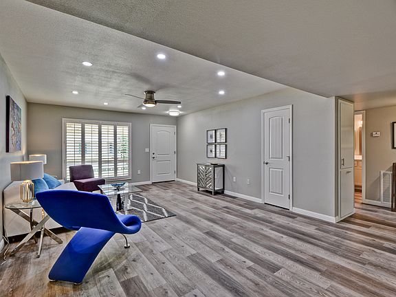 4th image of 10643 W Saratoga Cir