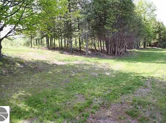 4th image of N Lake Leelanau Dr