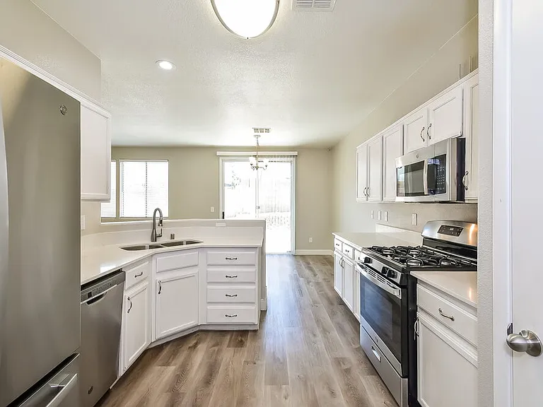 10643 Solar Hawk Ave — Photo 8