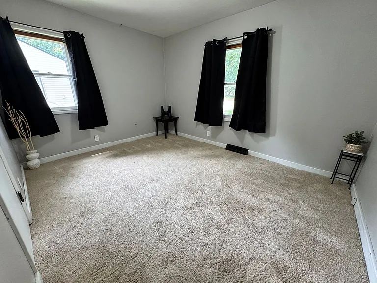 230 E Gilbert Dr — Photo 15