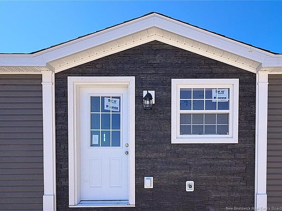 3rd image of 40 Luanne Dr