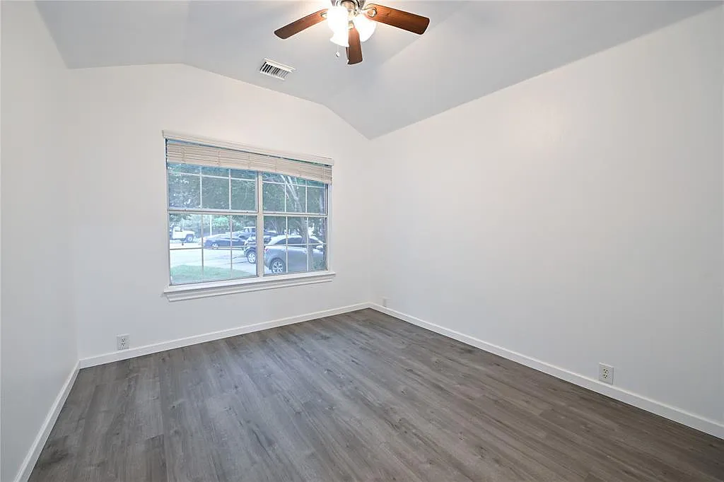 4 bed, 2.0 bath, 1750 sqft, $2,300 — Photo 3