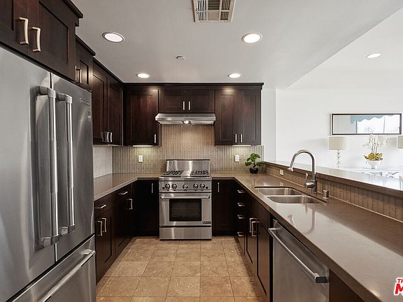 4th image of 2010 S Beverly Glen Blvd #Penthouse 3