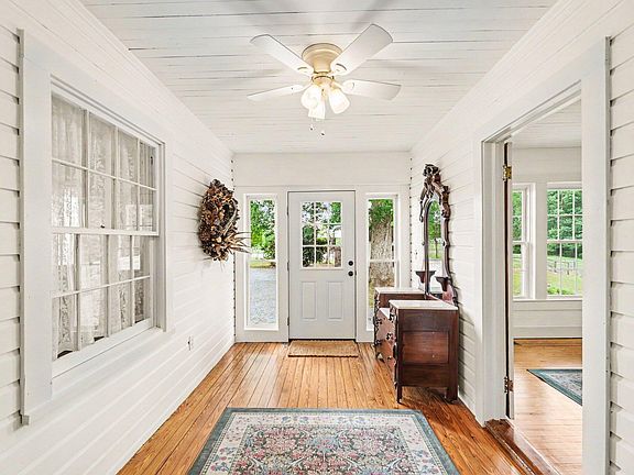 3rd image of 216 Clark Ln