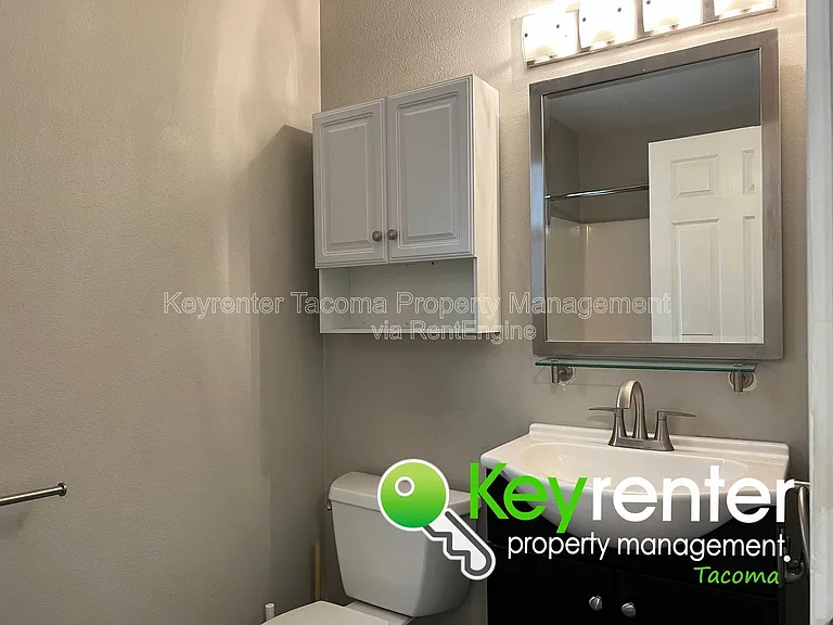 628 N Steele St — Photo 23