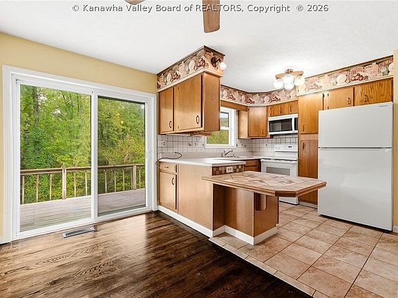 4th image of 45 Warner Ln