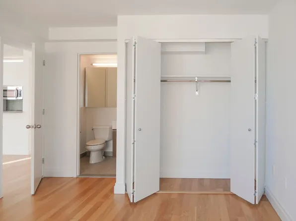 150 East 44th Street image 8 of 24