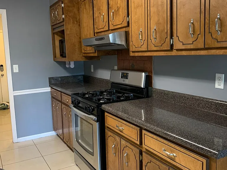 670 Tara Ln — Photo 3
