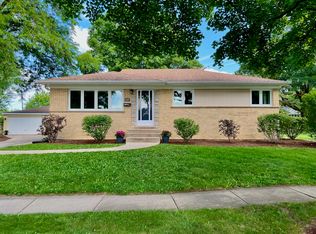 1707 Verde Ct, Mount Prospect, IL 60056