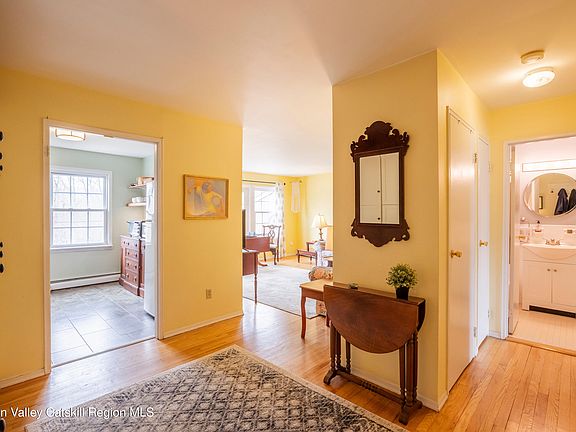4th image of 13 Huguenot Street #6