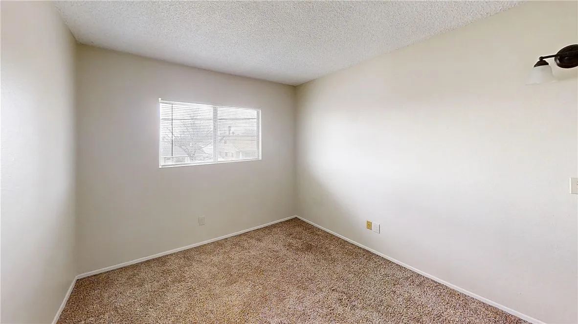 2 bed, 750 sqft, $1,699 — Photo 4