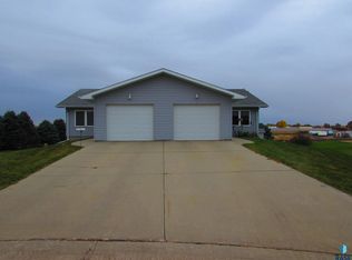 401 Sunrise Cir, Garretson, SD 57030
