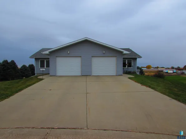 401 Sunrise Cir, Garretson, SD 57030
