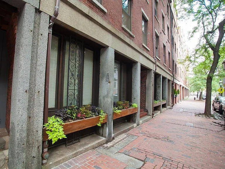 146 Commercial St #4 — Photo 14