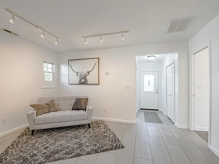 114 Mull Ave — Photo 14