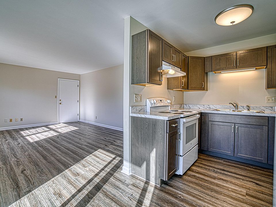 Kitchen & Living Room