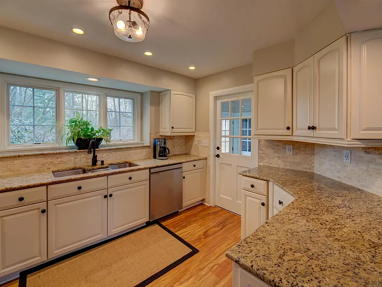 10490 Frontenac Woods Ln — Photo 18