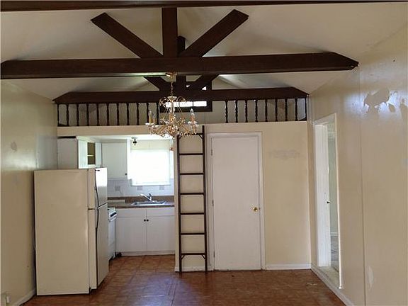 4th image of 722 N B Street