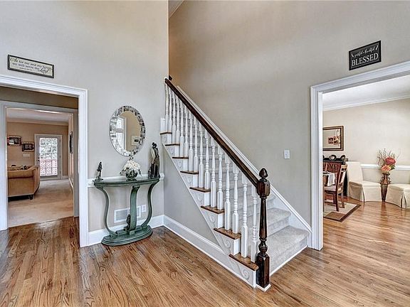 3rd image of 230 Willow Brook Dr