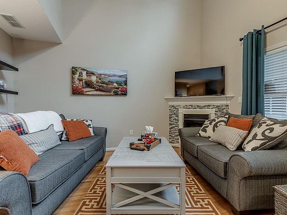 4th image of 225 Crescent Hill Pl APT 202