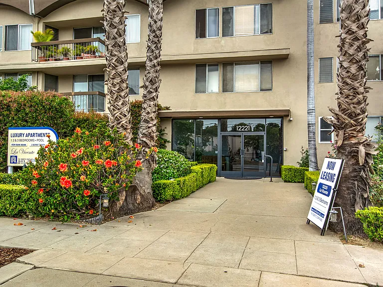 12221 San Vicente Blvd — Photo 48