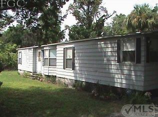 7820 Breeze Dr, North Fort Myers, FL 33917