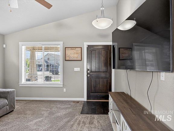 2nd image of 216 Crimson Cir E
