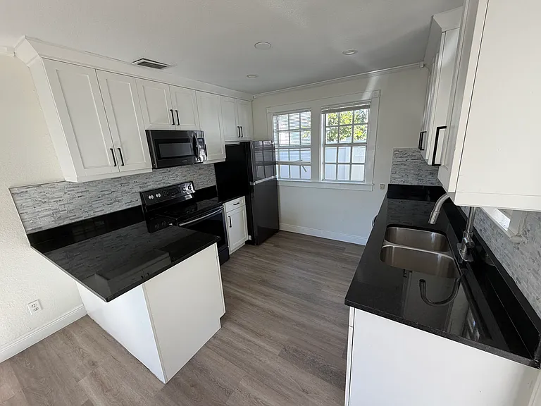 211 S Melville Ave #C — Photo 3