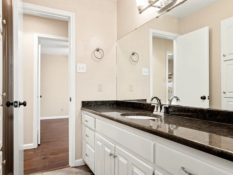 611 Field St — Photo 31