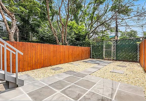 5th image of 62A Bainbridge St