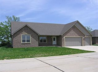 321 Vancouver Dr, Waterloo, IL 62298