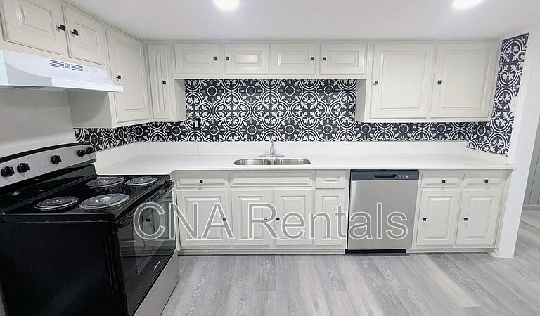 1772 Martin Pl SE #B — Photo 6