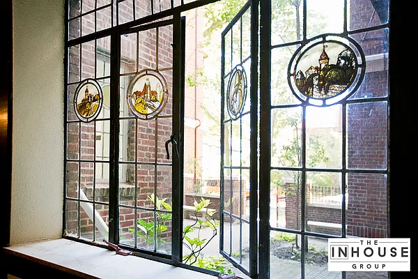 Sold by The In House Group | media 17