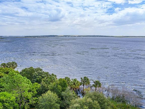 4th image of Lakeshore Dr S