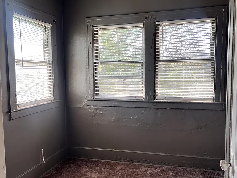1628 Gladstone St #2 — Photo 5