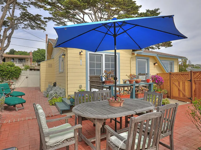 2311 Shelby St — Photo 2