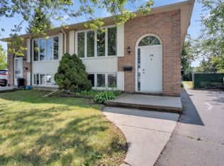 250 McLellan Ct #1, Kingston, ON K7M 7Y9