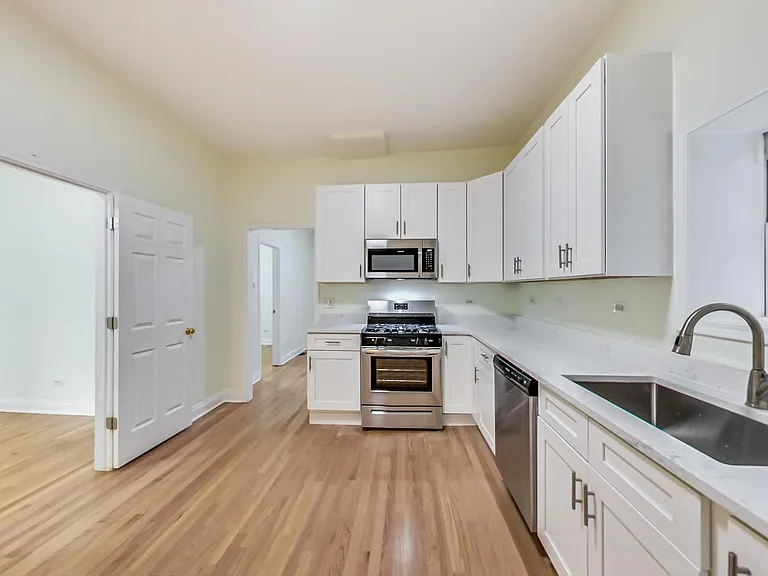 819 S Carpenter St #1F — Photo 6