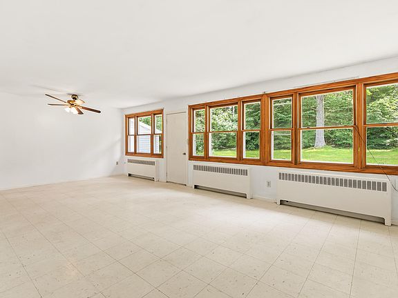 4th image of 236 Congress Circle