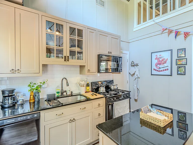 904 Florence St — Photo 14