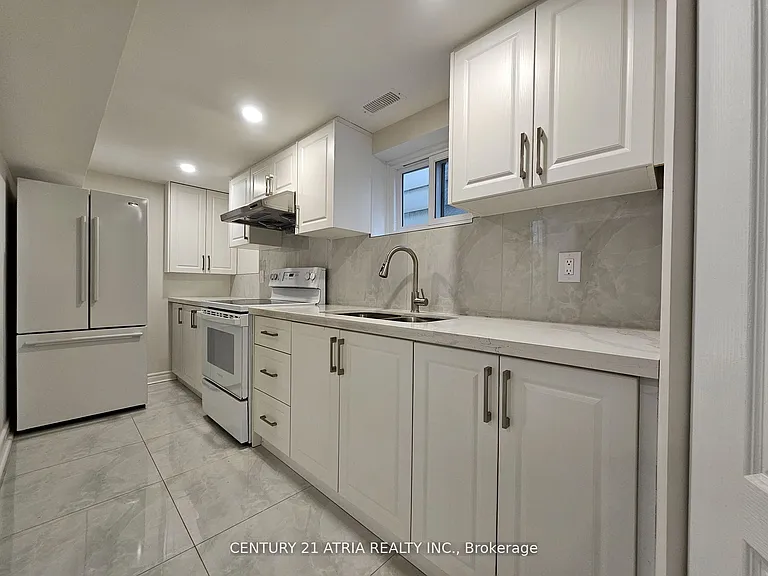 733 Balaton Ave #LOWER — Photo 6