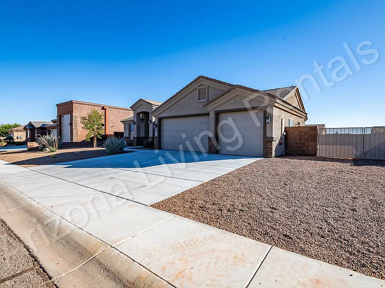 1726 E Aloe St — Photo 2