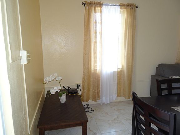 5th image of 258 Richmond Est