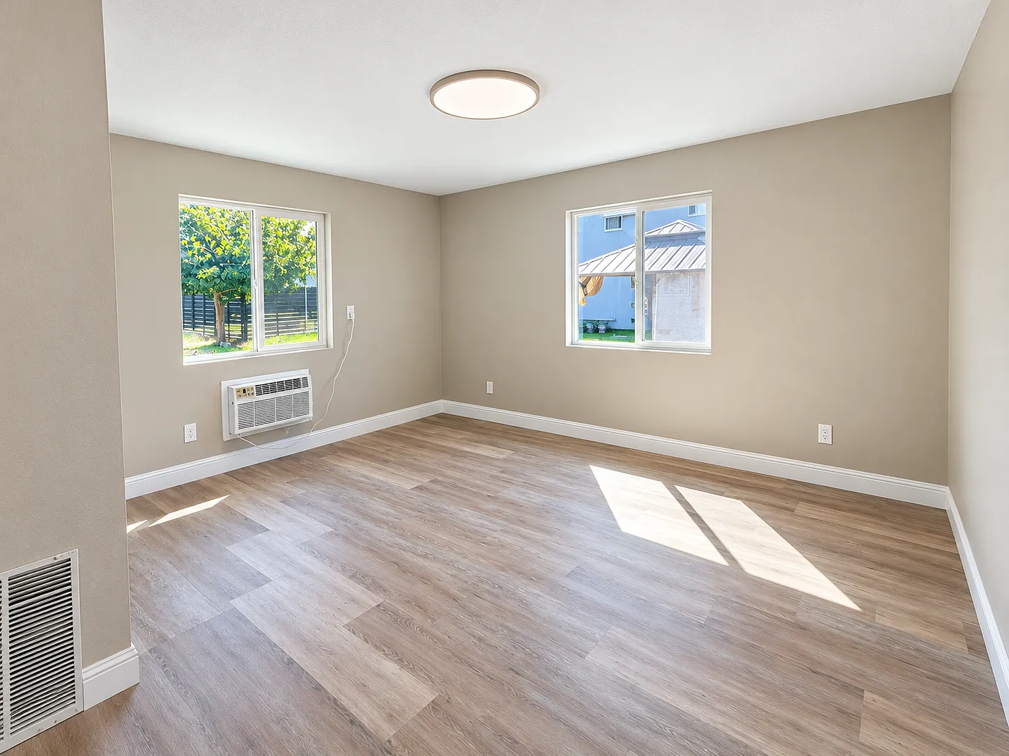 4 bed, 1800 sqft, $2,445 — Photo 4