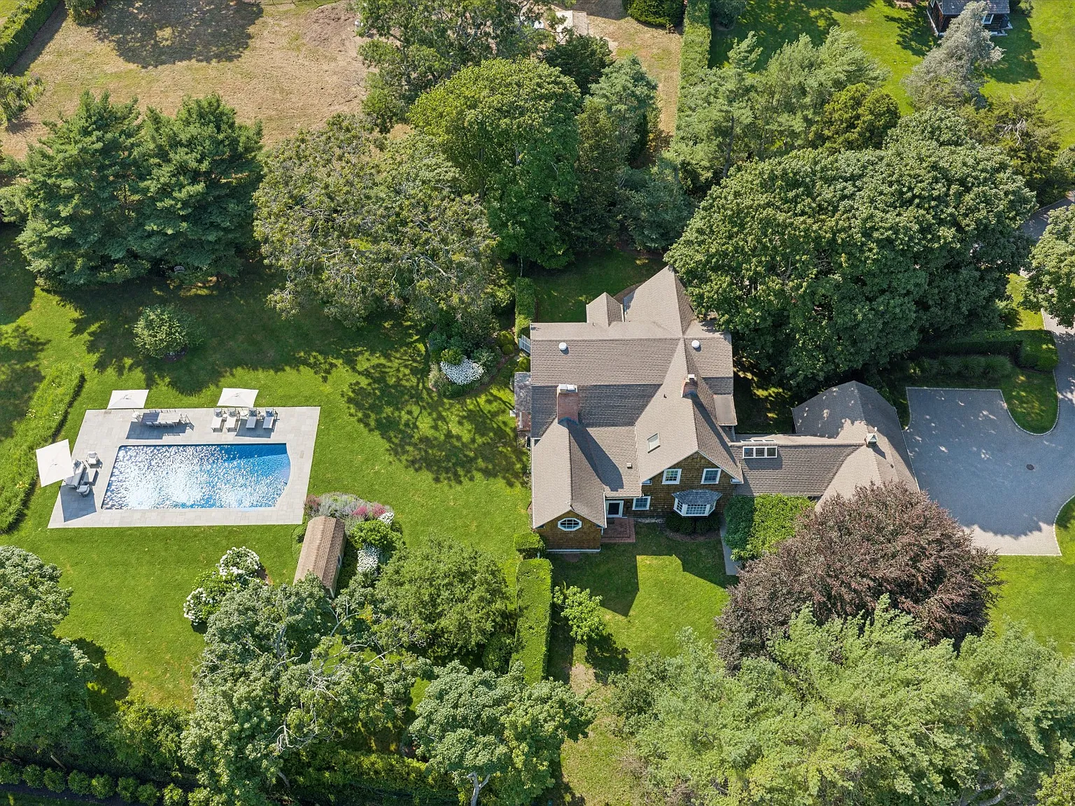 Gorgeous Quogue Traditional — Photo 2