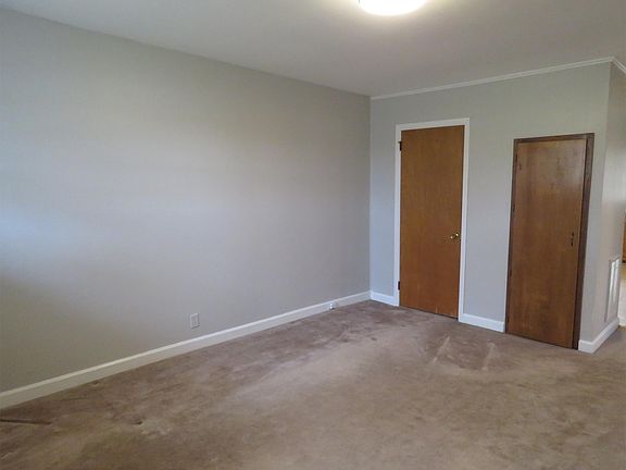 3rd image of 125 White Oak Dr #B
