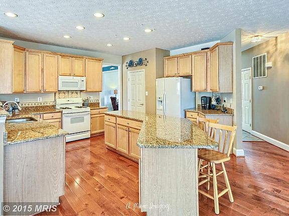 Upgraded, Huge Kitchen