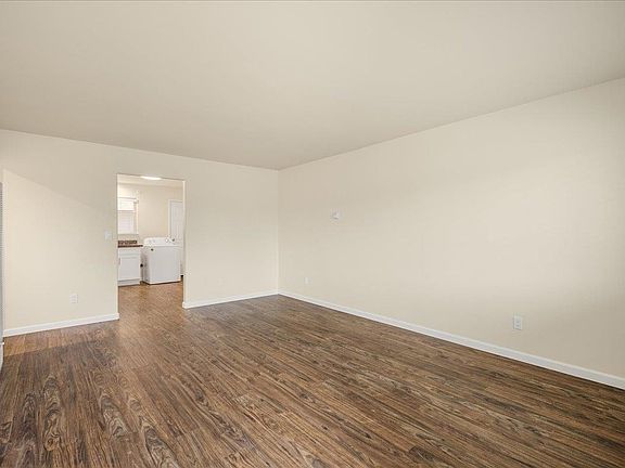 4th image of 1182 Bismarck Dr