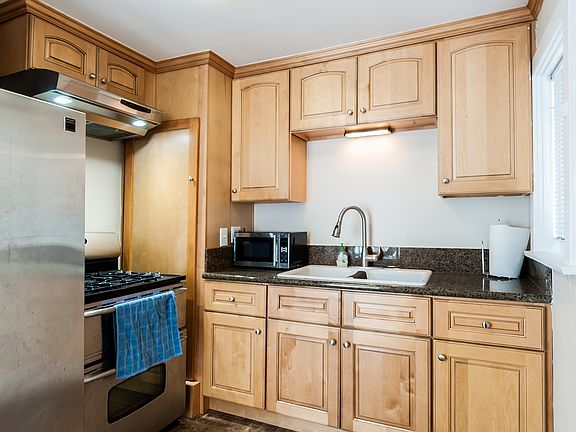 4th image of 257 28th St